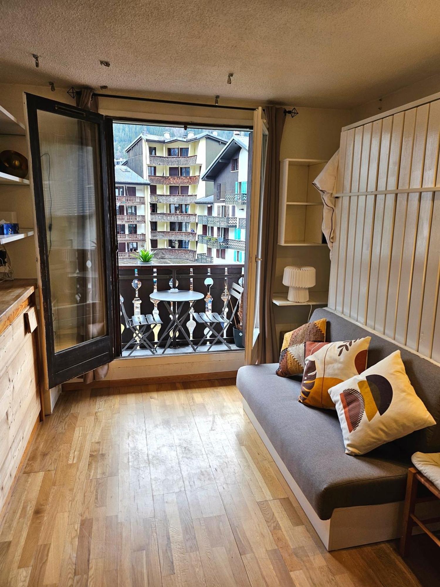 Cozy Chamonix Ski Studio With Mountain Views Exterior photo